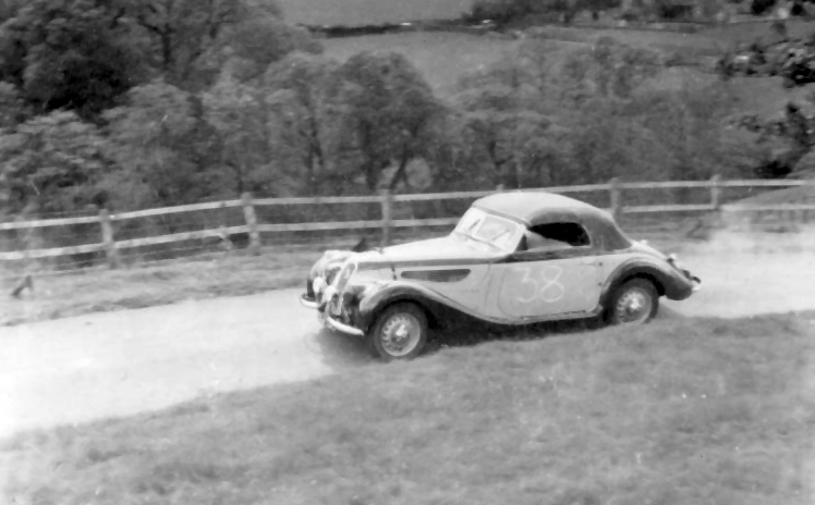 Dr Cleggs Frazer Nash c.JPG - Dr Cleggs BMW Frazer Nash taking part in a hill climb.